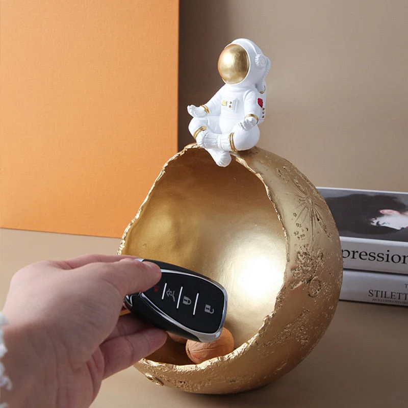 Creative Nordic Astronaut Moon Storage Organizer - Image 3
