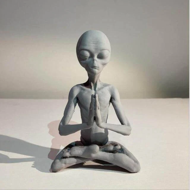 Meditating Alien Resin Garden Home Decor - Image 5